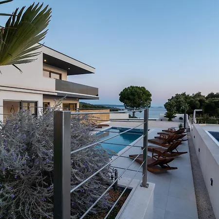 Helena * トロギール