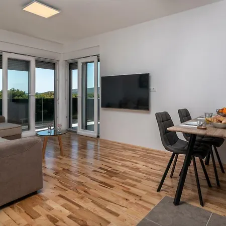 Helena Apartment