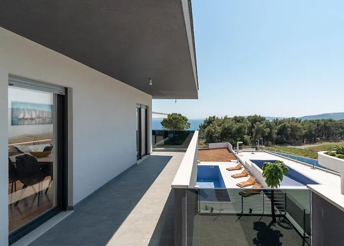 Helena アパート トロギール