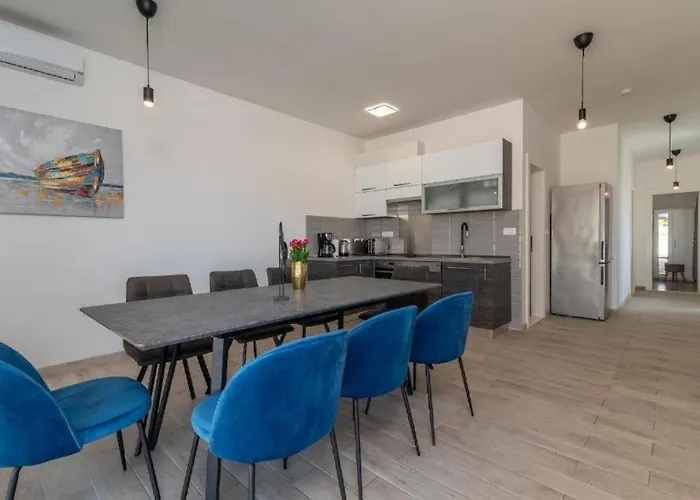 Helena * トロギール