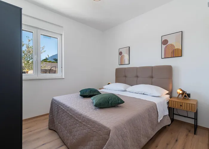 アパート Helena トロギール