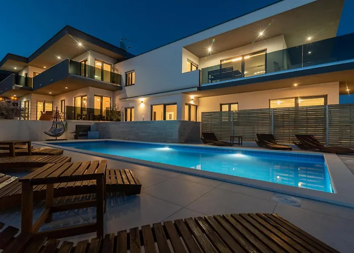 Helena アパート トロギール