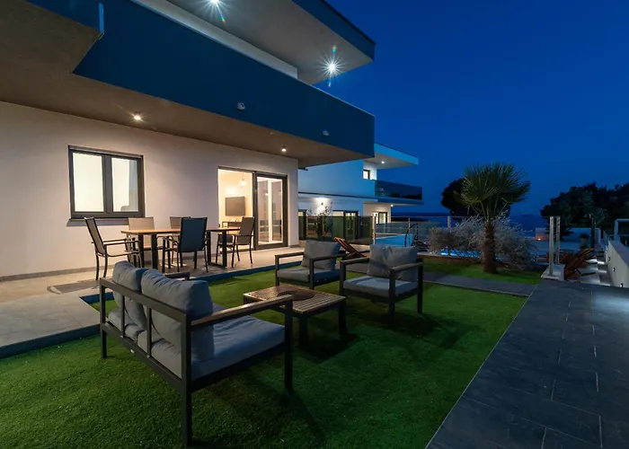 Helena トロギール