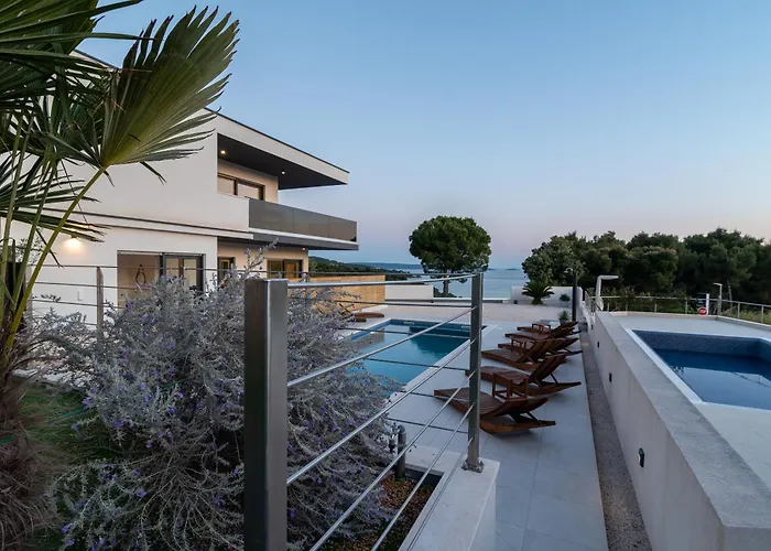 Helena * トロギール