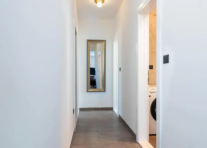 Helena * トロギール