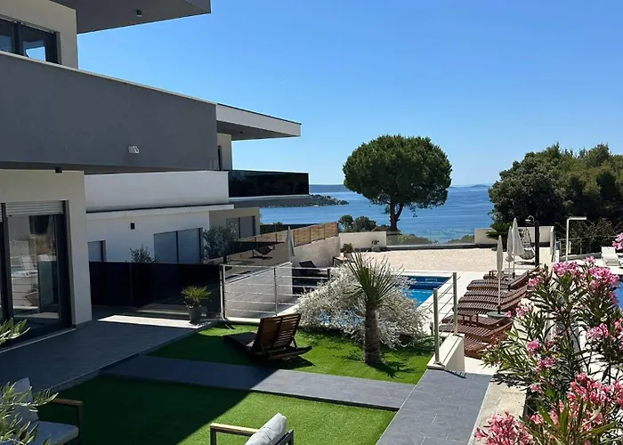 Helena トロギール