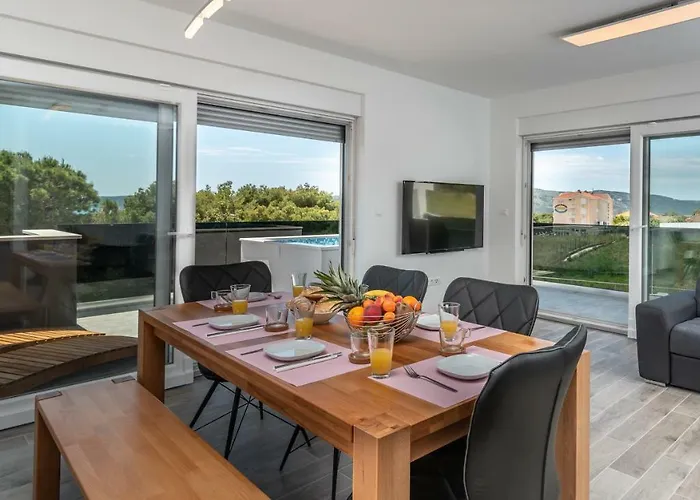 アパート Helena トロギール