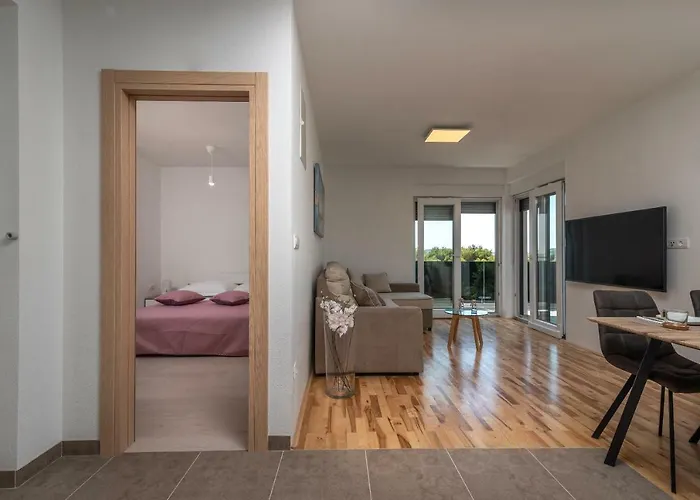 アパート Helena トロギール